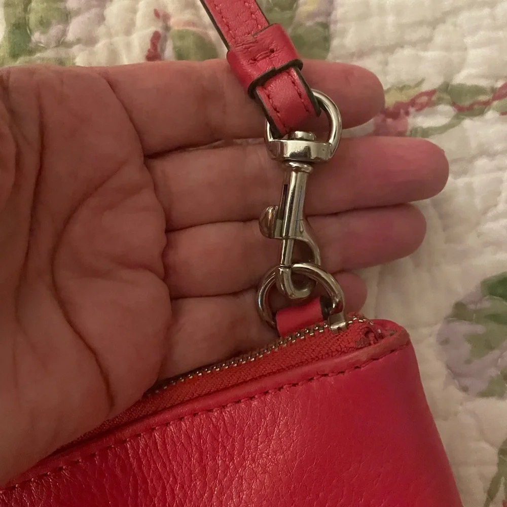 COACH Leather Crossbody Bag. Hot Pink. Excellent condition. - Picture 5 of 13